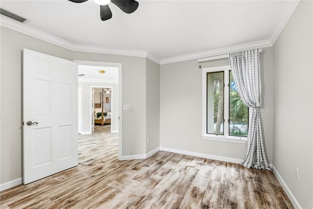 220 S Peppertree Drive, Vero Beach, FL 32963
