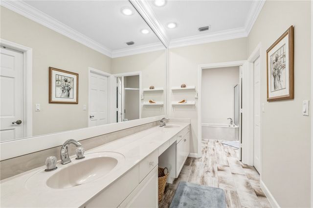 220 S Peppertree Drive, Vero Beach, FL 32963