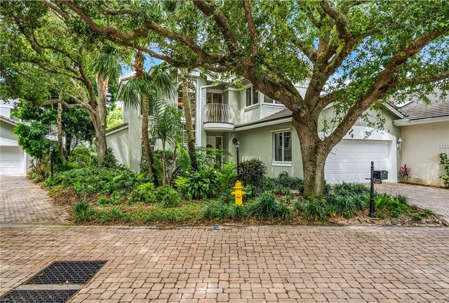 220 S Peppertree Drive, Vero Beach, FL 32963