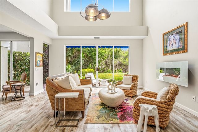 220 S Peppertree Drive, Vero Beach, FL 32963