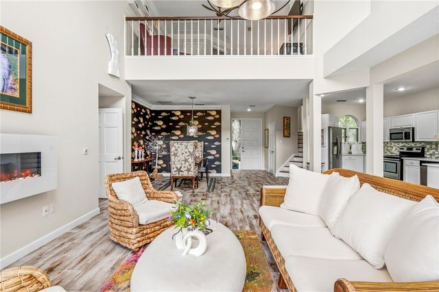 220 S Peppertree Drive, Vero Beach, FL 32963