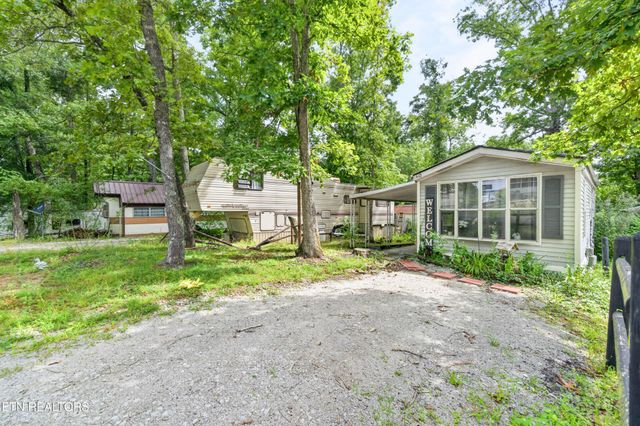 9227 Cherokee Tr, Crossville, TN 38572