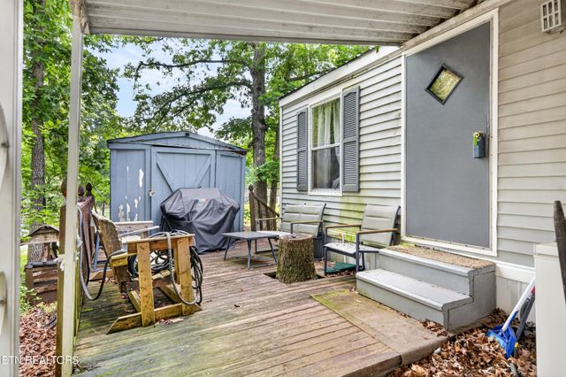 9227 Cherokee Tr, Crossville, TN 38572