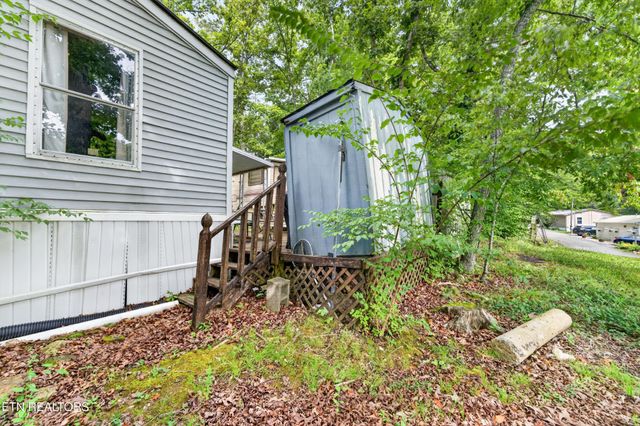 9227 Cherokee Tr, Crossville, TN 38572