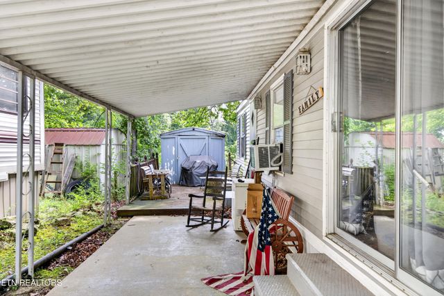 9227 Cherokee Tr, Crossville, TN 38572