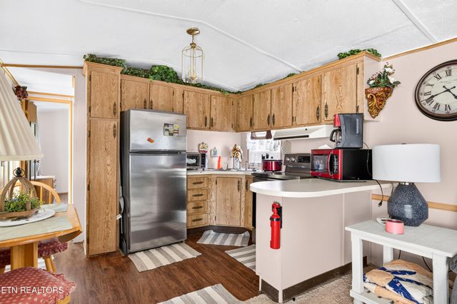 9227 Cherokee Tr, Crossville, TN 38572
