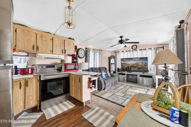 9227 Cherokee Tr, Crossville, TN 38572