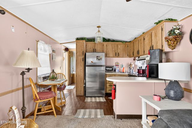 9227 Cherokee Tr, Crossville, TN 38572
