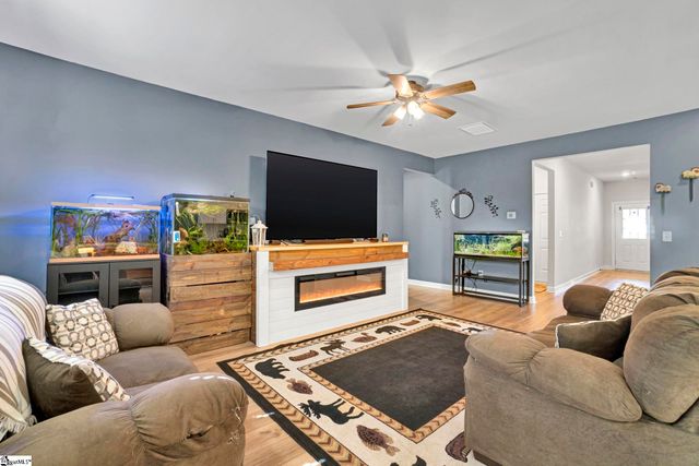 135 Mainsail Way, Spartanburg, SC 29302