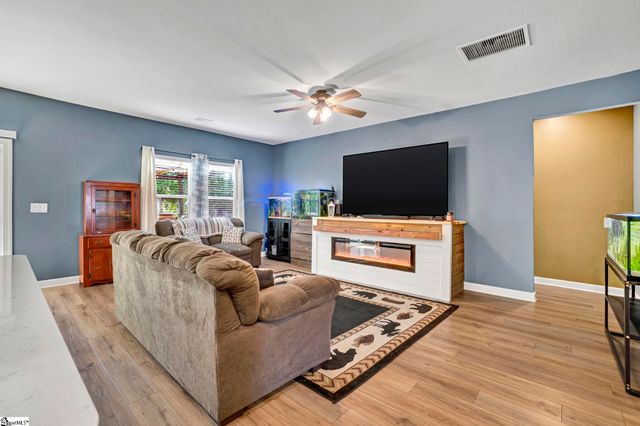 135 Mainsail Way, Spartanburg, SC 29302