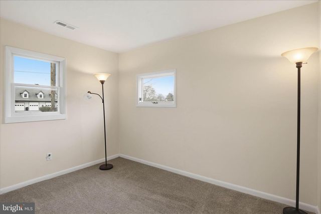 2472 LEAMAN RD, Ronks, PA 17572