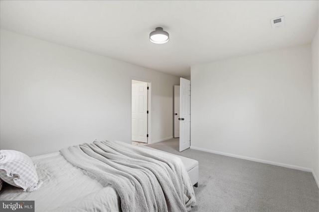 2472 LEAMAN RD, Ronks, PA 17572