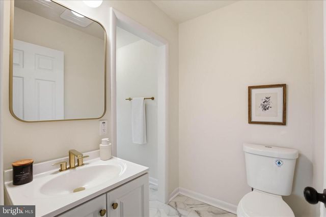 2472 LEAMAN RD, Ronks, PA 17572