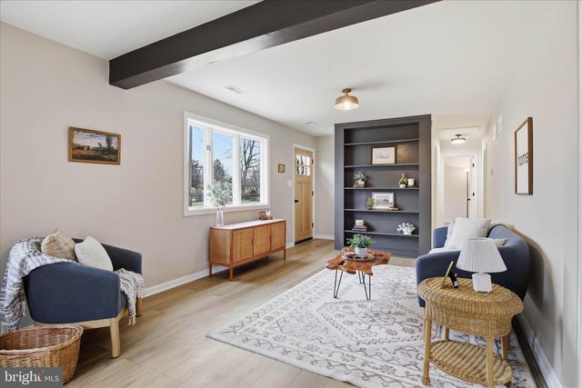 2472 LEAMAN RD, Ronks, PA 17572