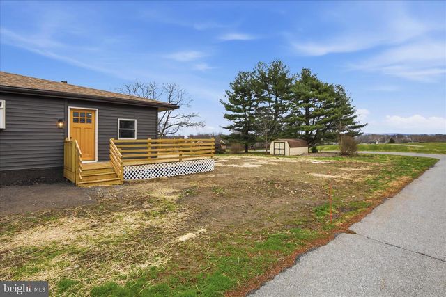 2472 LEAMAN RD, Ronks, PA 17572