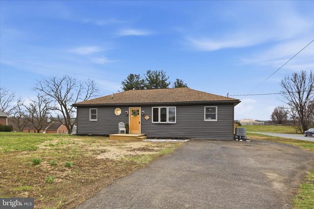 2472 LEAMAN RD, Ronks, PA 17572