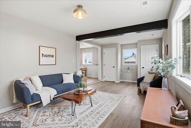 2472 LEAMAN RD, Ronks, PA 17572