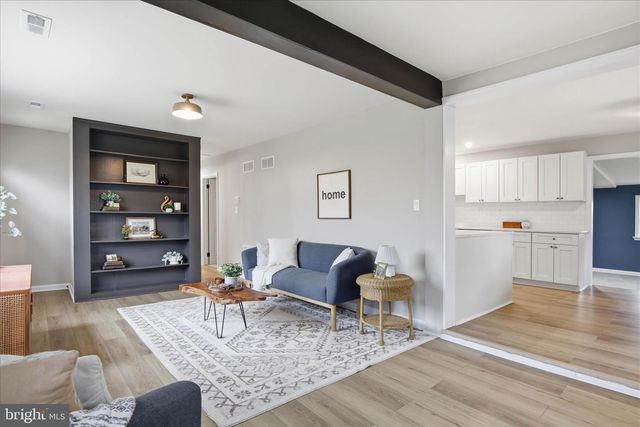 2472 LEAMAN RD, Ronks, PA 17572