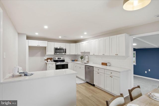 2472 LEAMAN RD, Ronks, PA 17572