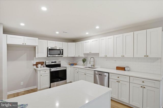 2472 LEAMAN RD, Ronks, PA 17572