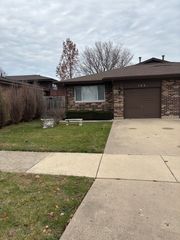109 Paramount Drive, Wood Dale, IL 60191