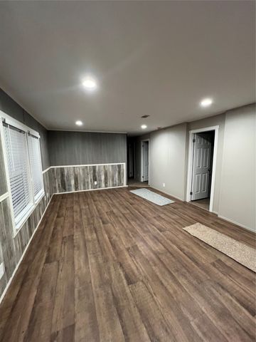 197 E Sweden Street, Walnut Springs, TX 76690