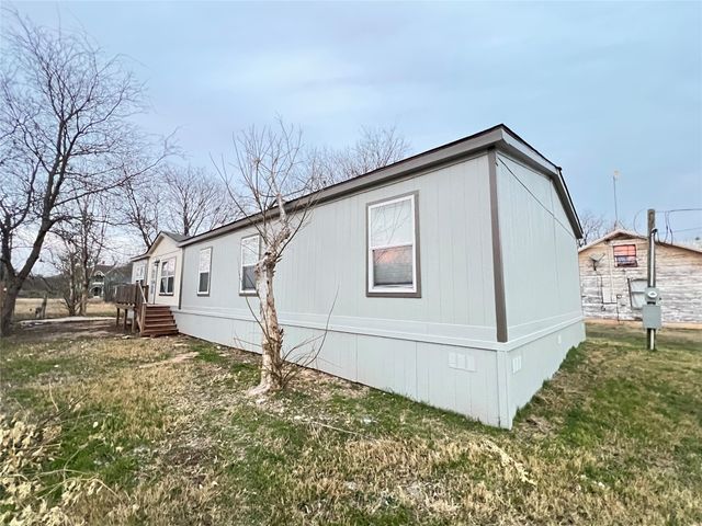 197 E Sweden Street, Walnut Springs, TX 76690