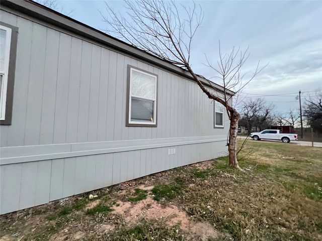 197 E Sweden Street, Walnut Springs, TX 76690