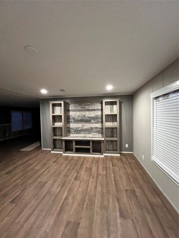 197 E Sweden Street, Walnut Springs, TX 76690