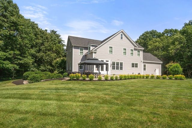 293 Wattaquadock Hill Rd, Bolton, MA 01740