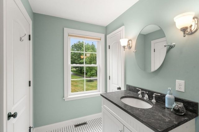 293 Wattaquadock Hill Rd, Bolton, MA 01740