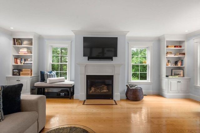 293 Wattaquadock Hill Rd, Bolton, MA 01740