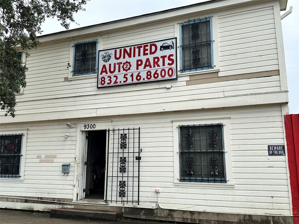 9300 Winkler Drive, Houston, TX 77017