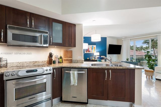 19900 E Country Club Dr 616, Aventura, FL 33180