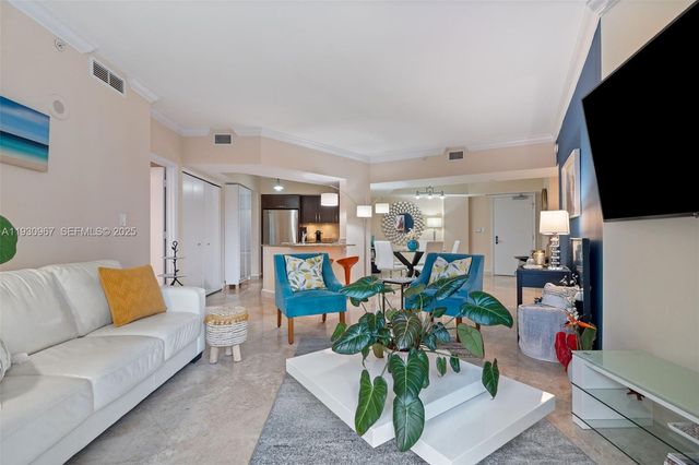 19900 E Country Club Dr 616, Aventura, FL 33180