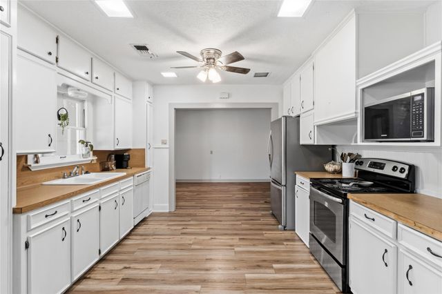 1902 Edgewood Street, Liberty, TX 77575