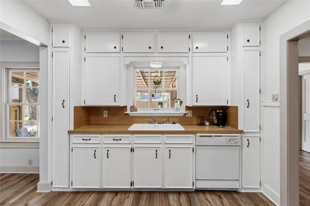 1902 Edgewood Street, Liberty, TX 77575