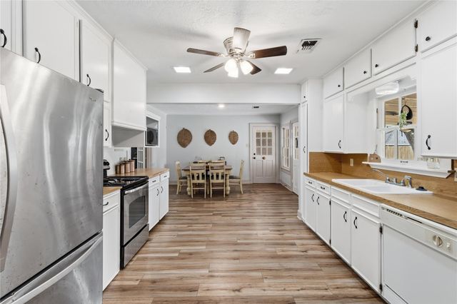 1902 Edgewood Street, Liberty, TX 77575