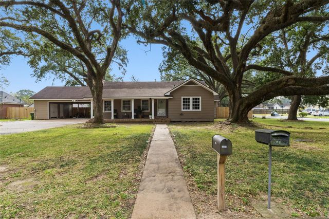 1902 Edgewood Street, Liberty, TX 77575