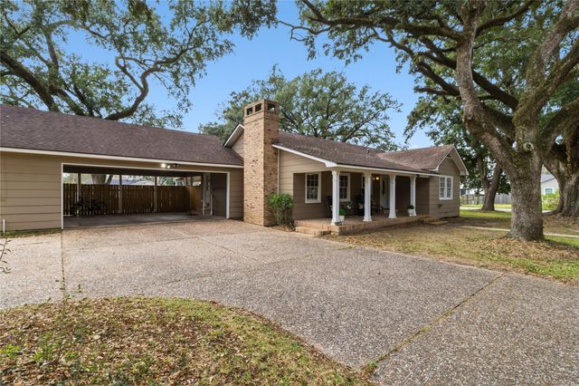 1902 Edgewood Street, Liberty, TX 77575