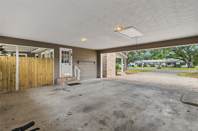 1902 Edgewood Street, Liberty, TX 77575