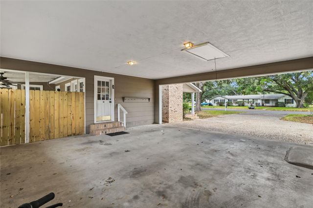 1902 Edgewood Street, Liberty, TX 77575