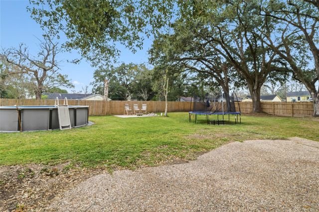 1902 Edgewood Street, Liberty, TX 77575