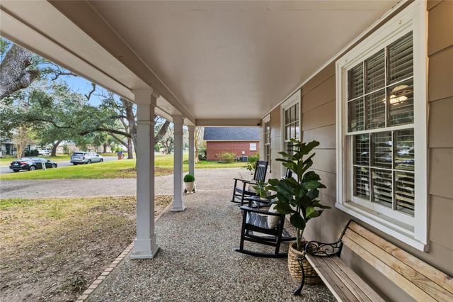 1902 Edgewood Street, Liberty, TX 77575