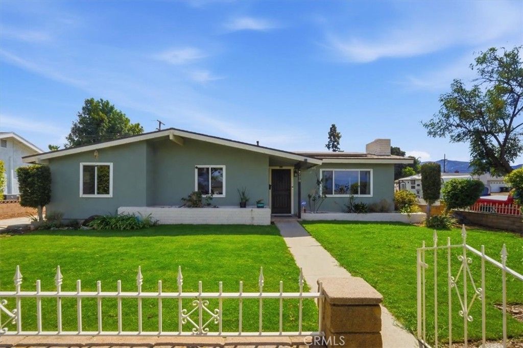 228 W Hacienda, Corona, CA 92882 — exterior