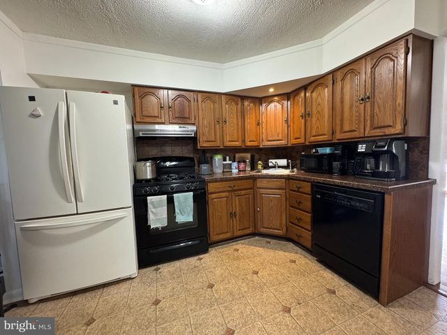 31 BRIDGETOWN PIKE, Feasterville-trevose, PA 19053