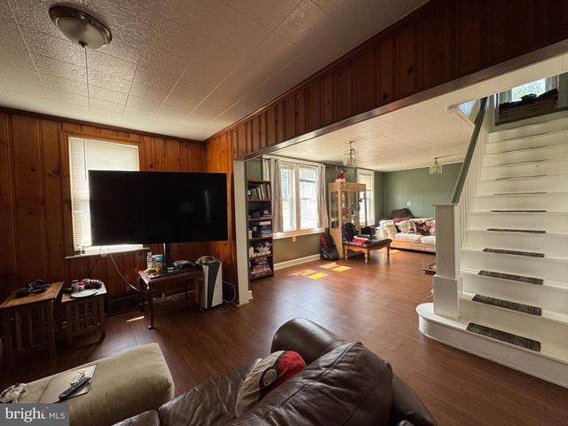 31 BRIDGETOWN PIKE, Feasterville-trevose, PA 19053