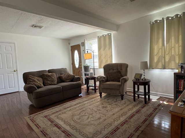 31 BRIDGETOWN PIKE, Feasterville-trevose, PA 19053