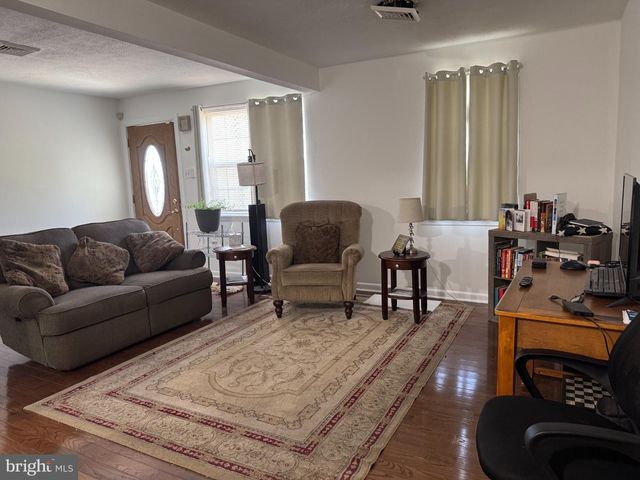 31 BRIDGETOWN PIKE, Feasterville-trevose, PA 19053