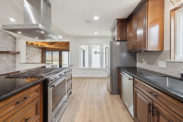 9719 Springmont Drive, Houston, TX 77080